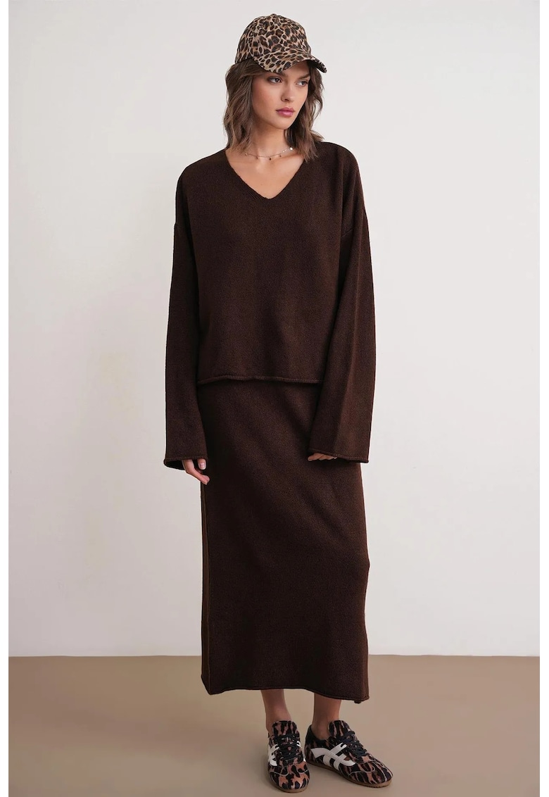 Set tricotat pulover si fusta - decolteu in V - maro cafea - tricot