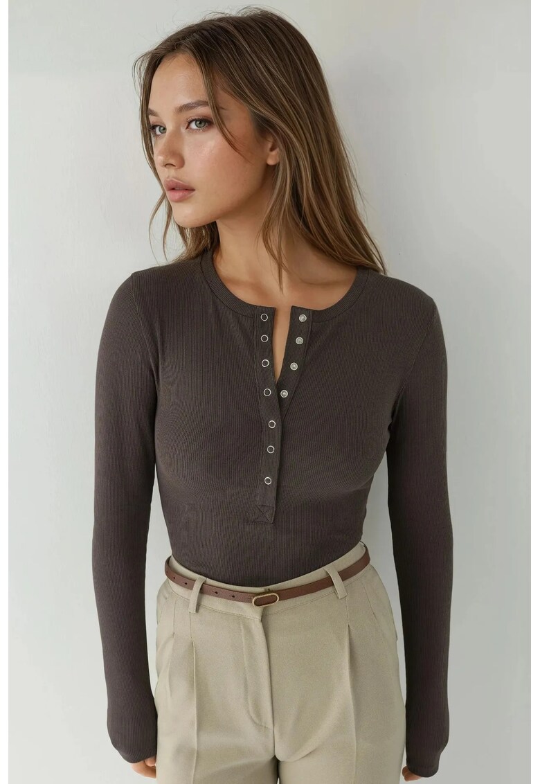 Bluze dama - bluza tricotata cu nasturi - maro mocha inchis - jerseu