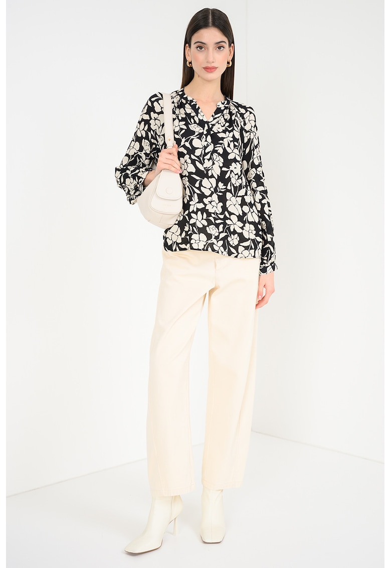 Bluza cu model floral si decolteu in V