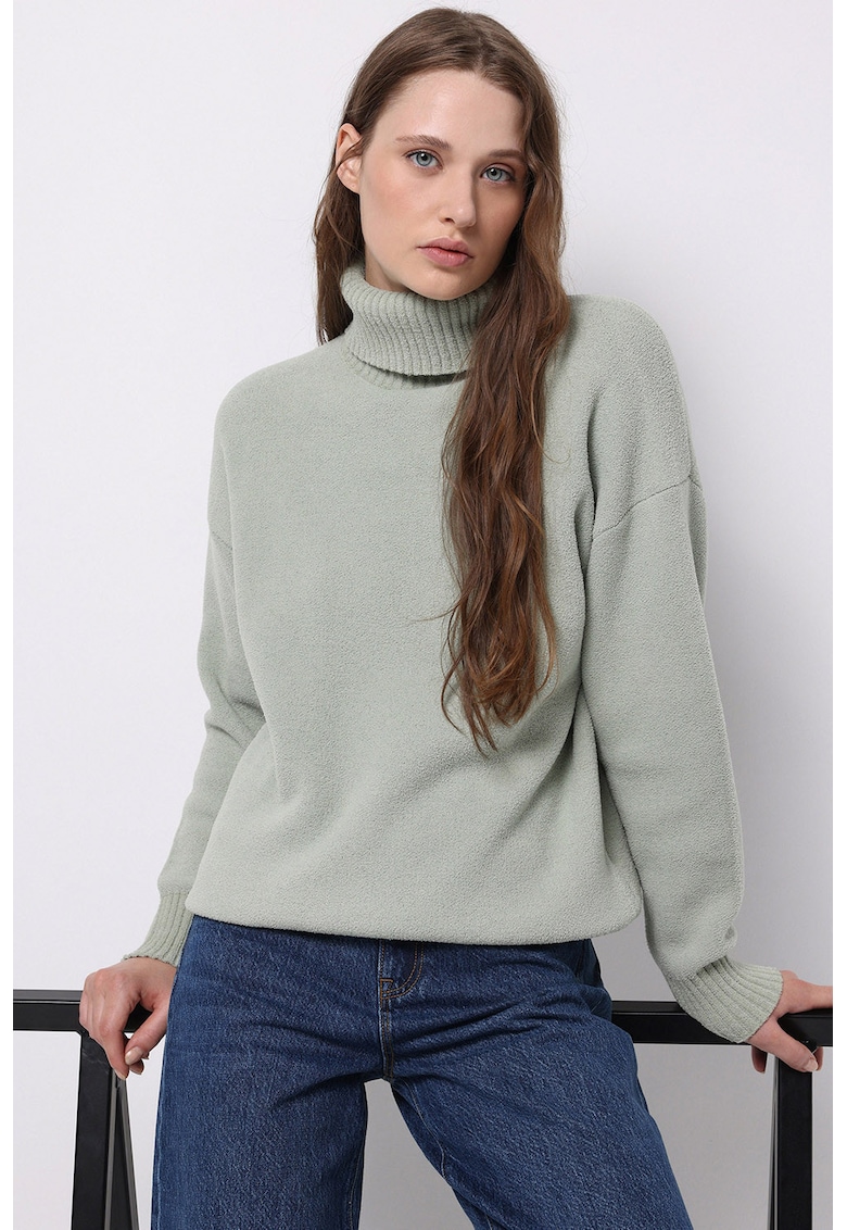 Pulover lejer cu guler inalt - Verde pal
