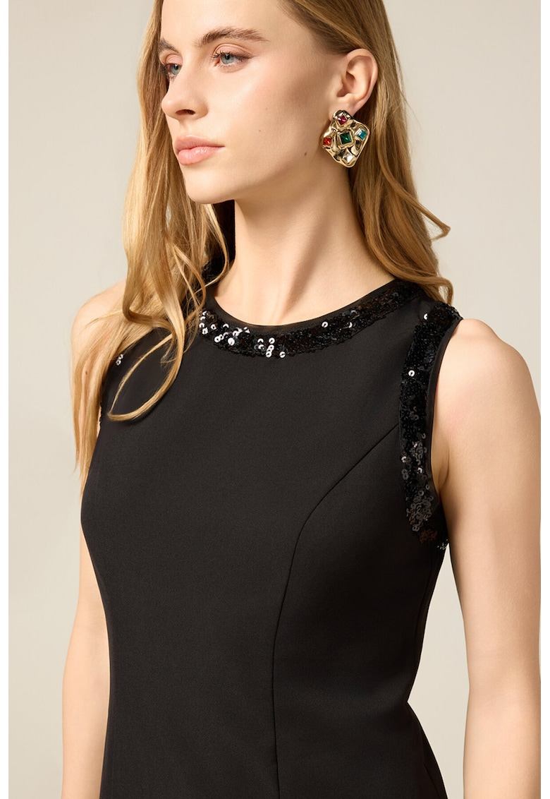 Rochie cu maneci scurte si garnituri cu strasuri