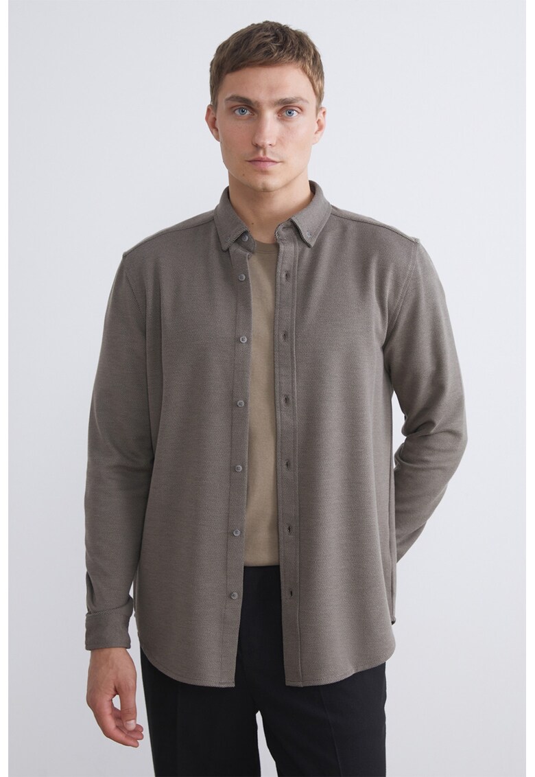 Camasa texturata cu guler fixat cu nasturi - Maro taupe