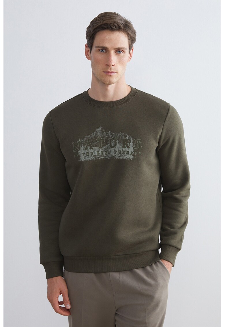 Bluza de trening cu decolteu la baza gatului si imprimeu - Maro inchis