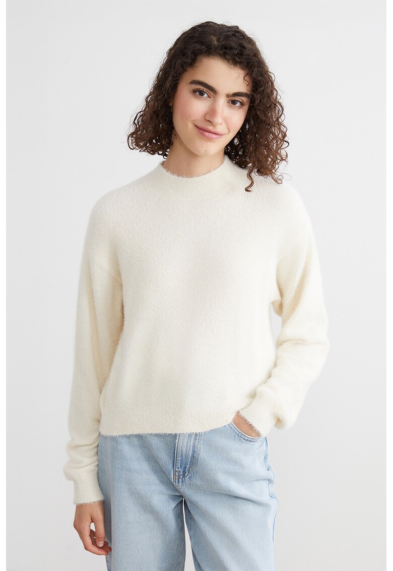 Pulover regular fit cu decolteu la baza gatului - Crem