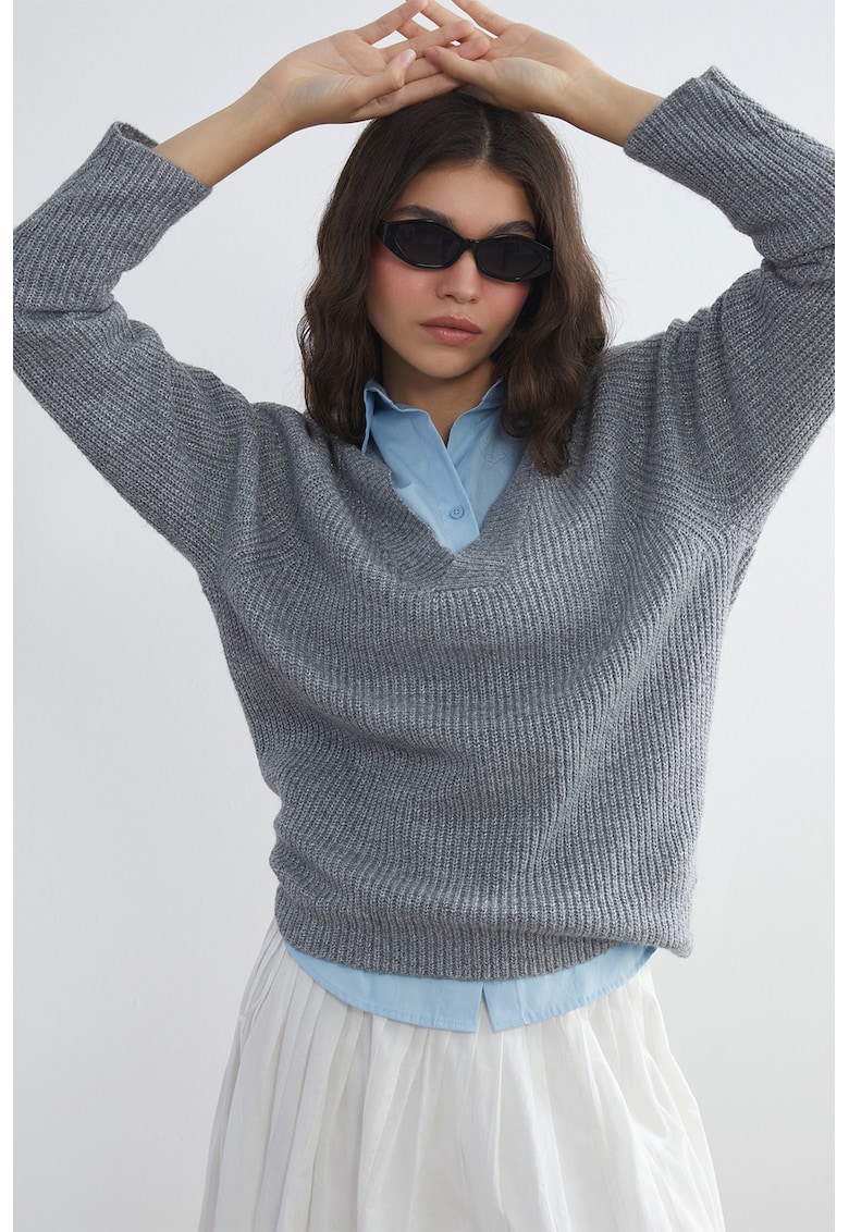 Pulover regular fit cu decolteu in V - Gri melange