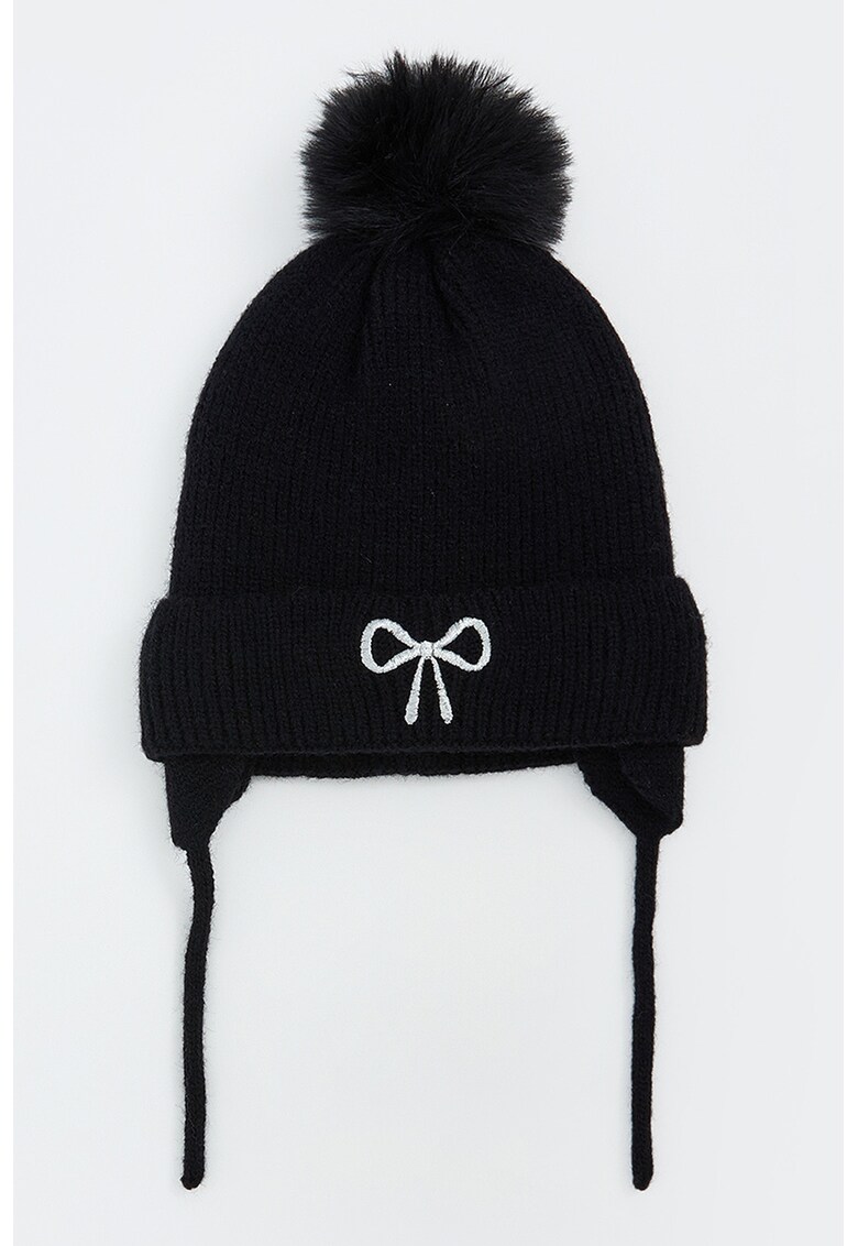 Caciulla cu ciucuri si snururi - Negru