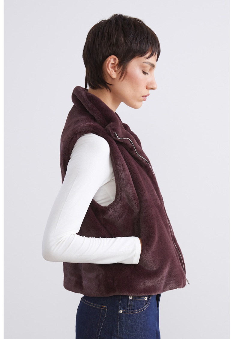 Vesta pufoasa din blana sintetica