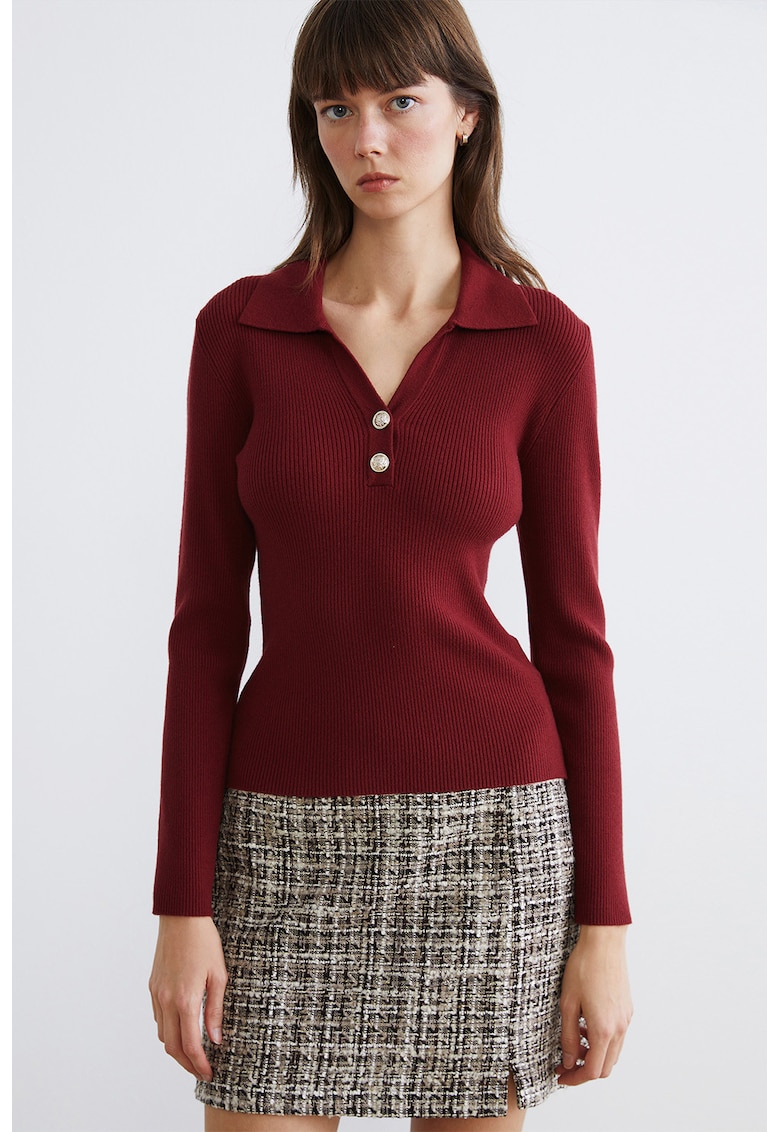 Pulover striat cu croiala slim-fit si decolteu in V - Rosu inchis