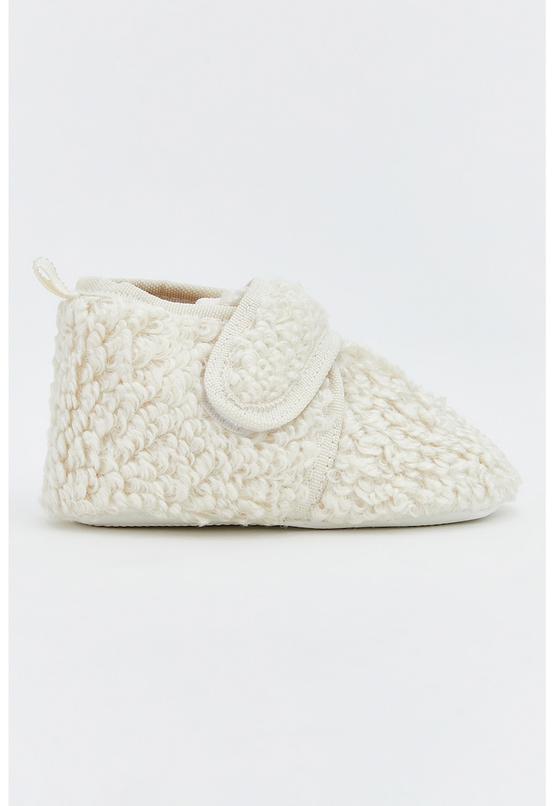 Botosei de casa cu aspect pufos si velcro - Alb