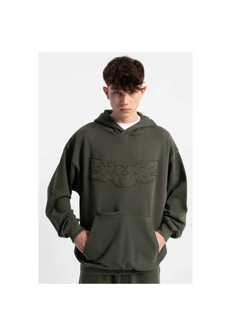 Hanorac lejer cu model aplicat pe piept -