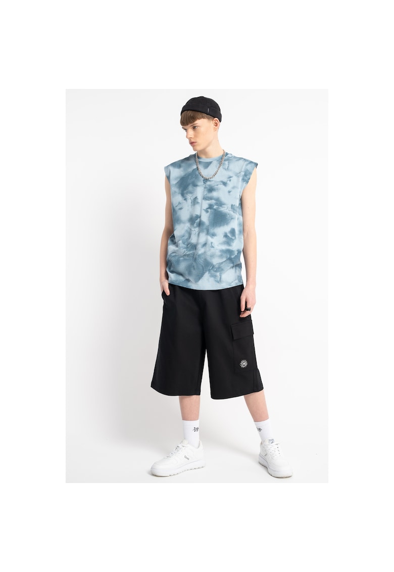 Pantaloni scurti cu croiala ampla si buzunar aplicat