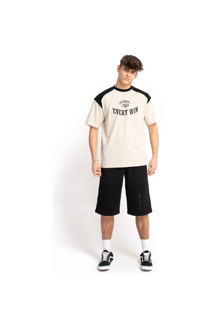 Pantaloni scurti de trening cu buzunar pe picior