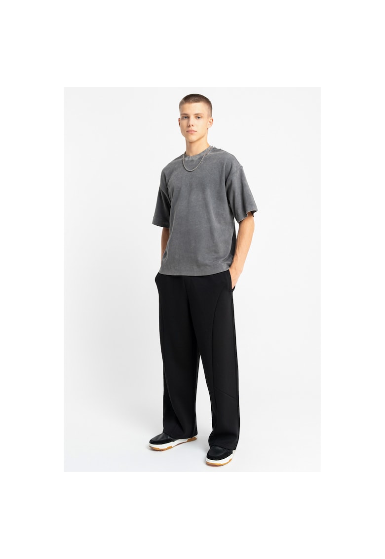 Pantaloni de trening cu talie elastica si croiala ampla