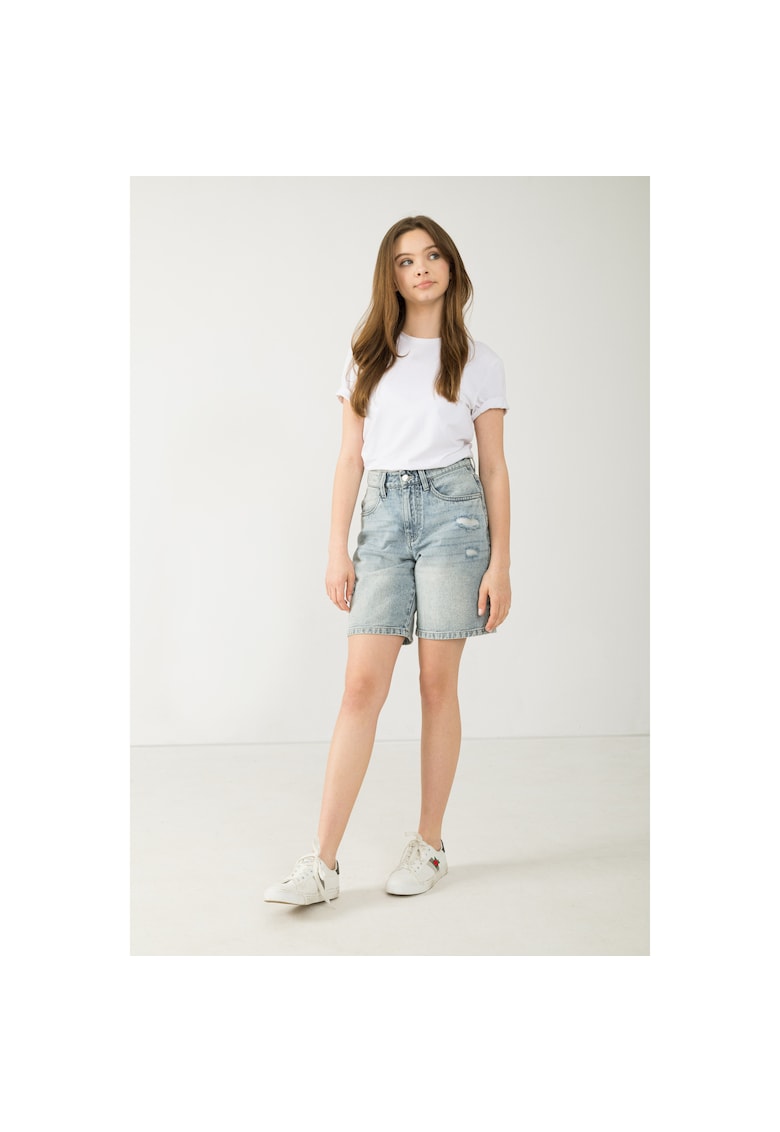 Blugi scurti cu detalii deteriorate si aspect decolorat