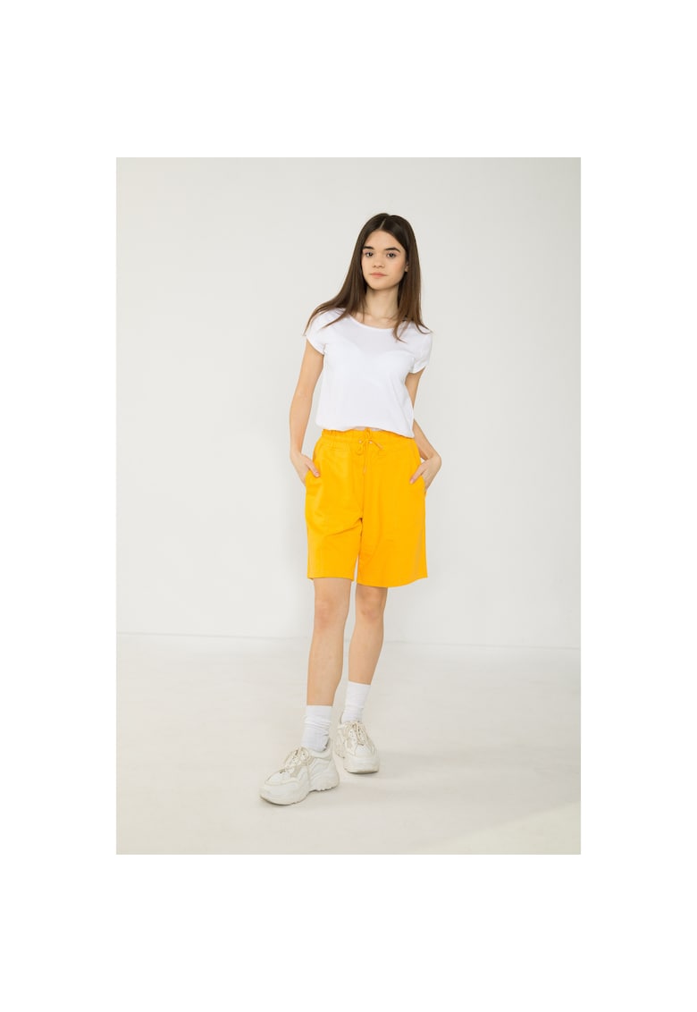 Pantaloni scurti cu snur in talie -