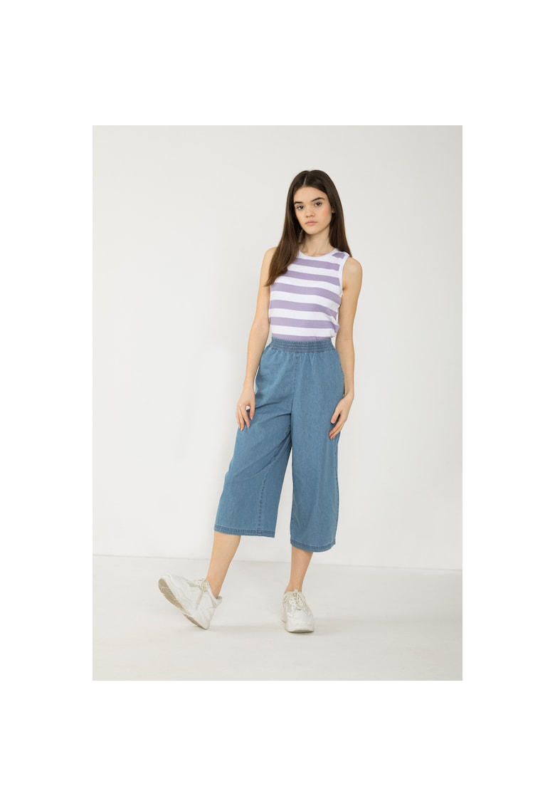 Blugi cu croiala ampla si talie elastica