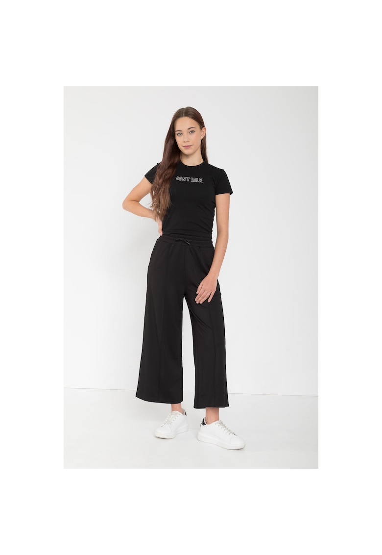 Pantaloni cu croiala ampla si snur in talie -