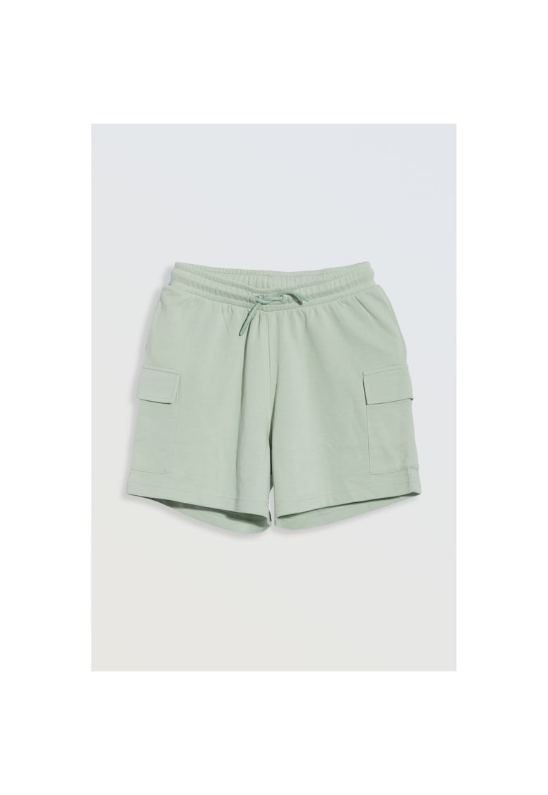 Pantaloni scurti cu buzunare aplicate si snur