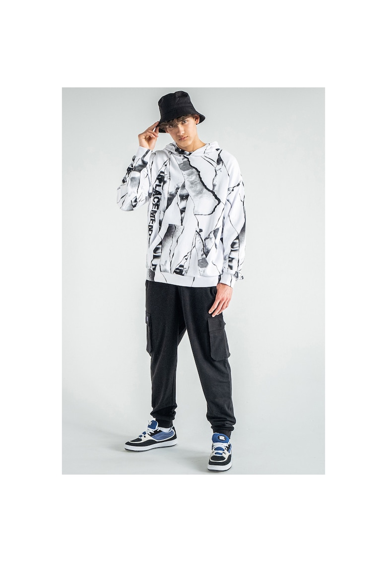 Pantaloni de trening negri cu buzunare spatioase -