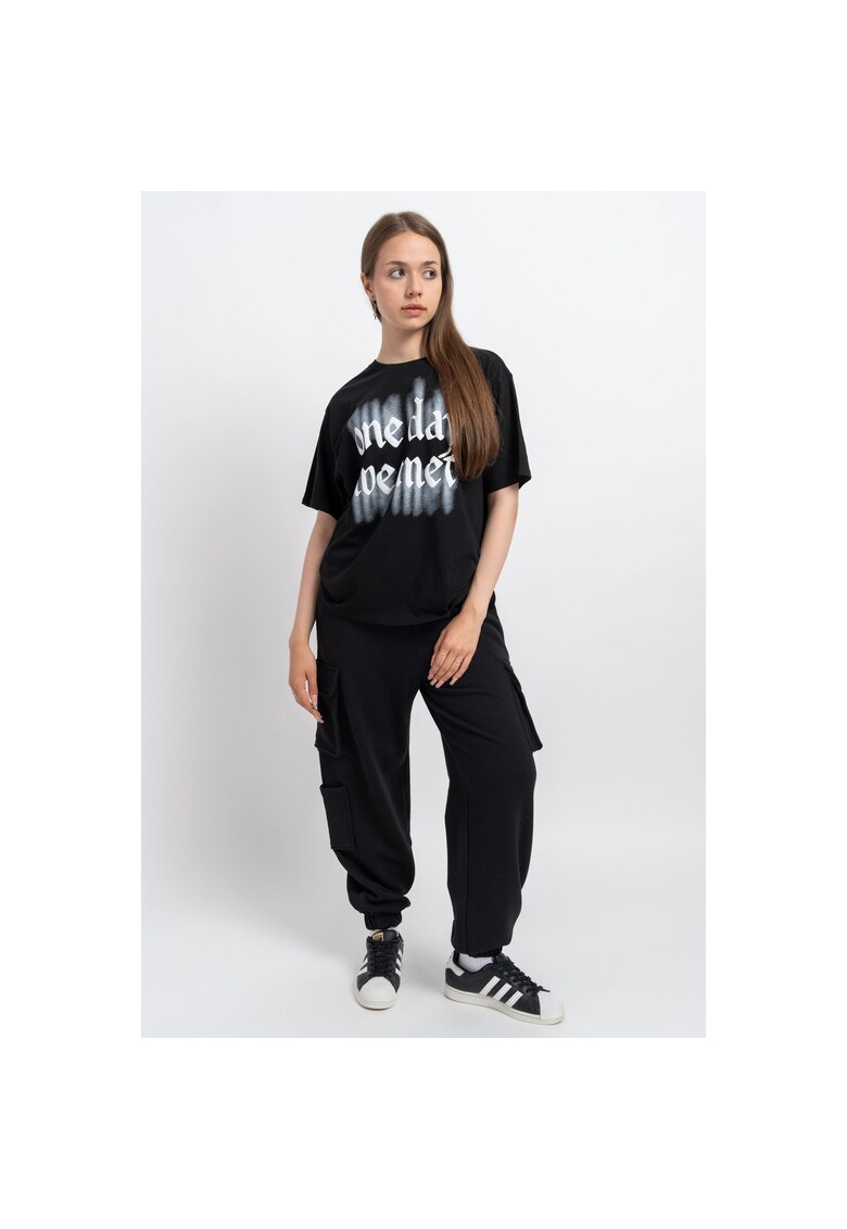 Pantaloni de trening cu snur de ajustare si buzunare multiple