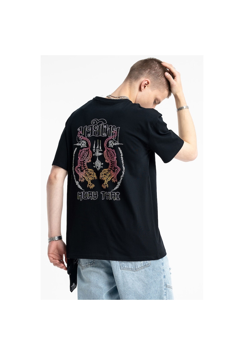 Tricou cu decolteu la baza gatului si imprimeu grafic pe spate -