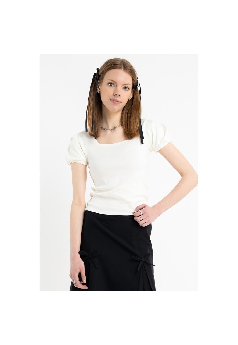 Bluza cu maneci scurte si decolteu patrat -