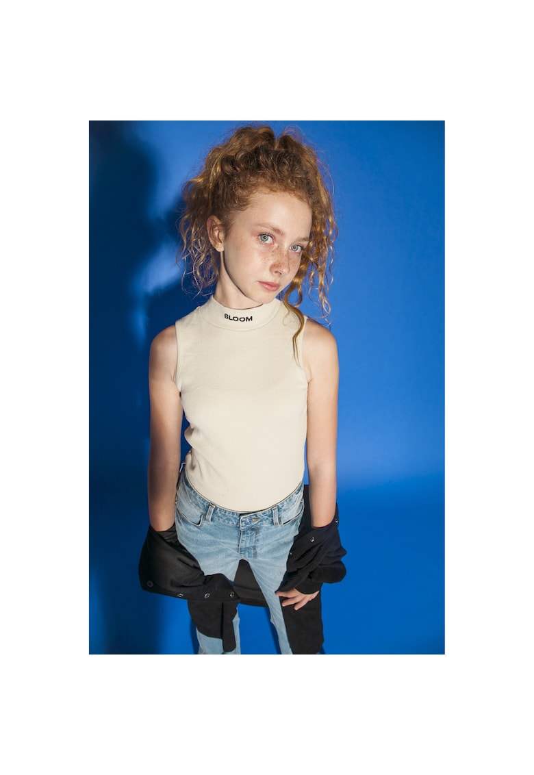 Top slim fit cu guler inalt -