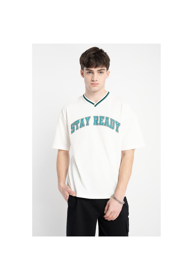 Tricou in v cu text imprimeu -