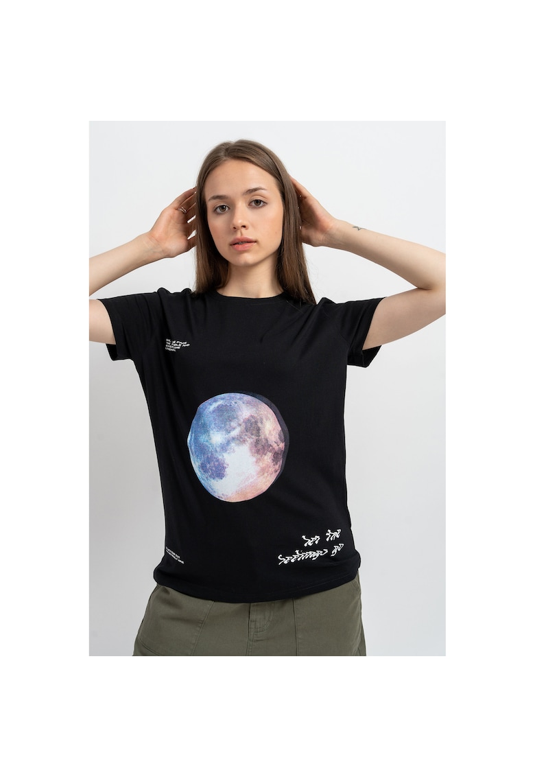 Tricou lejer cu imprimeu grafic si text -