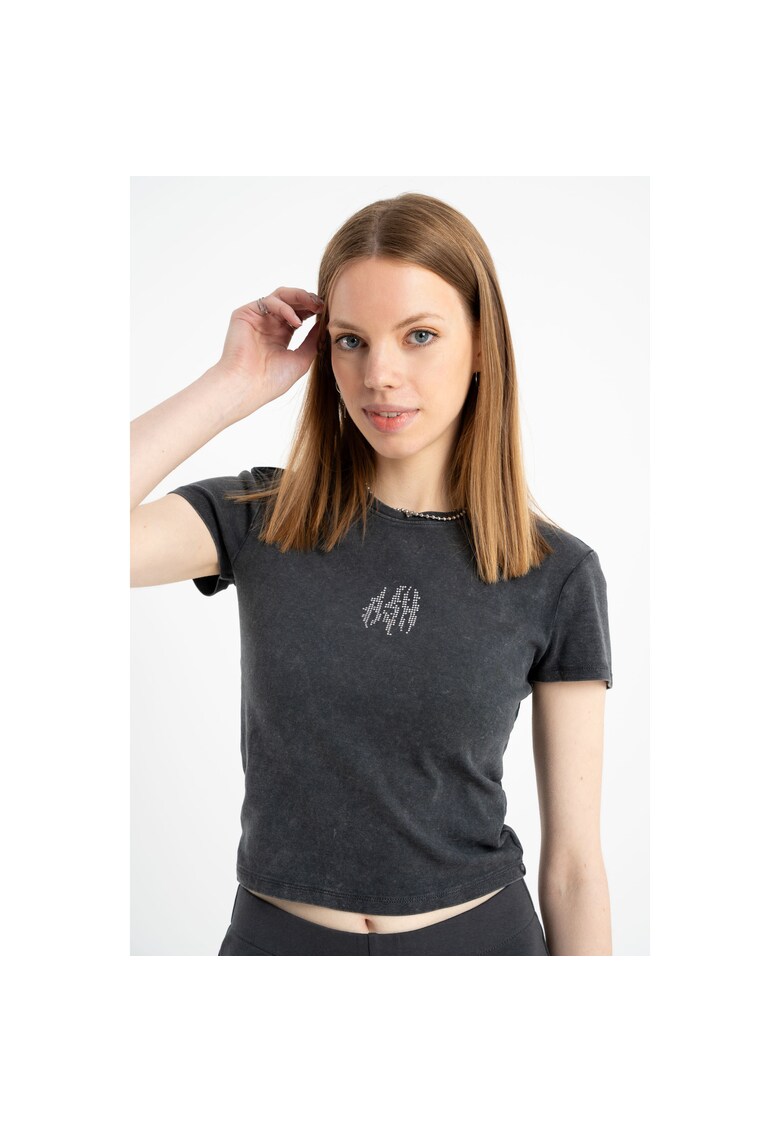 Tricou crop cu aplicatie decorativa din cristale -