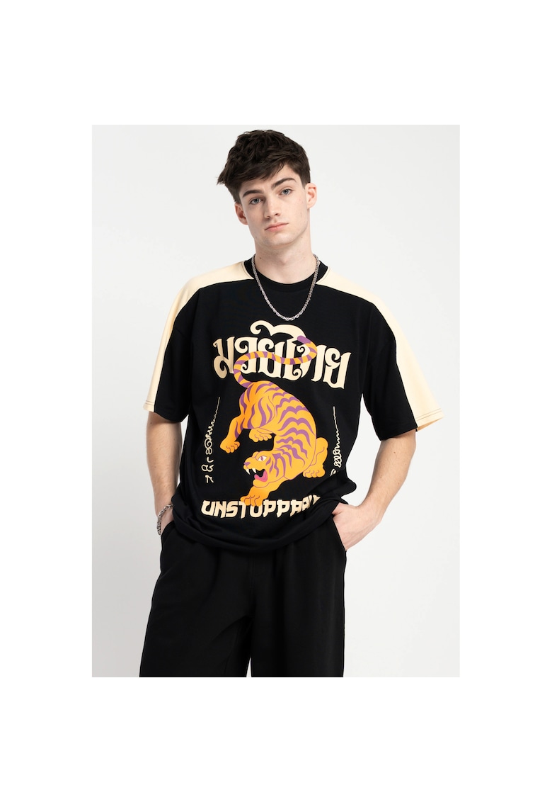 Tricou cu imprimeu grafic -