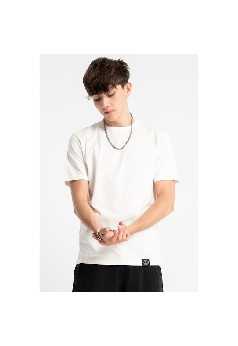 Tricou uni cu decolteu la baza gatului -