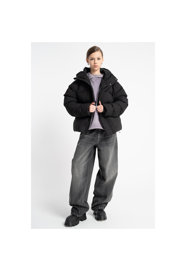 Geaca neagra matlasata cu gluga -