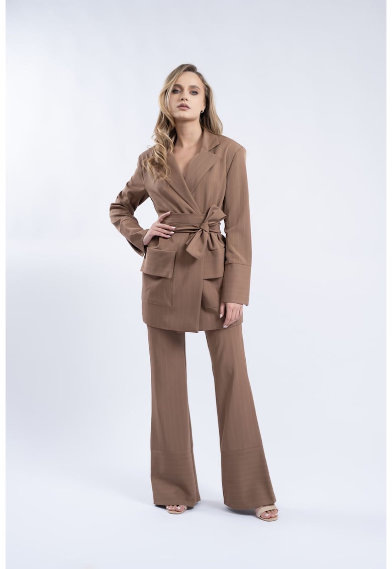 Pantalon evazat cu dungi fine