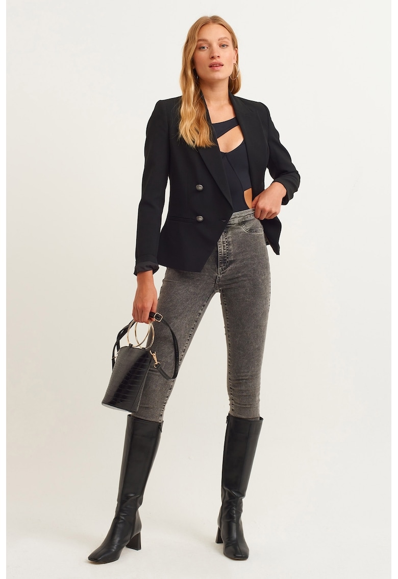 Sacou cu guler cu revere ascutite