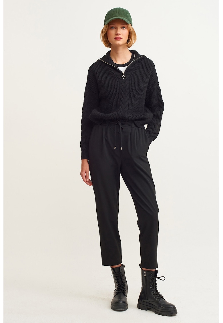 Pantaloni crop cu snur