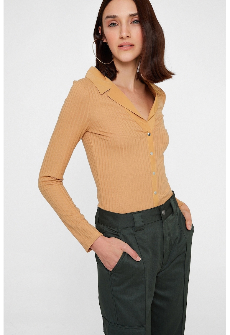 Pulover slim fit cu revere decupate