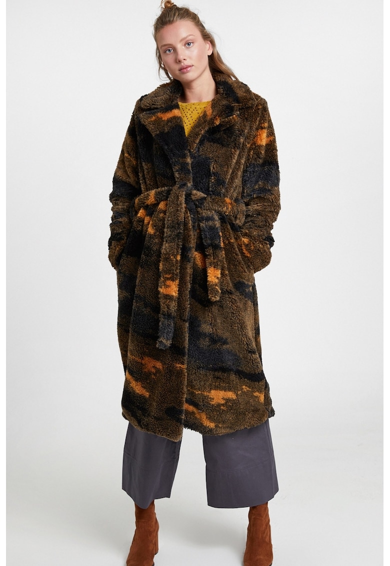 Paltom lung din plus cu model petrecut si imprimeu camuflaj