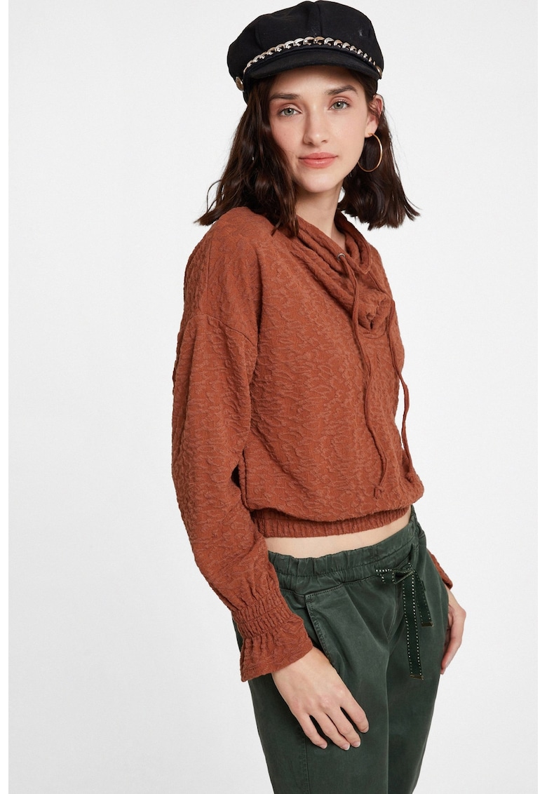 Bluza crop cu guler inalt