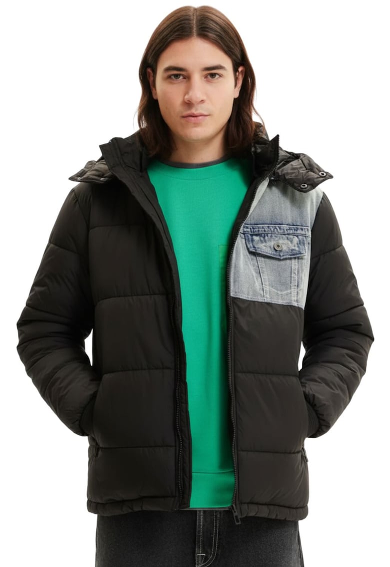 Geaca matlasata cu gluga si detaliu contrastant