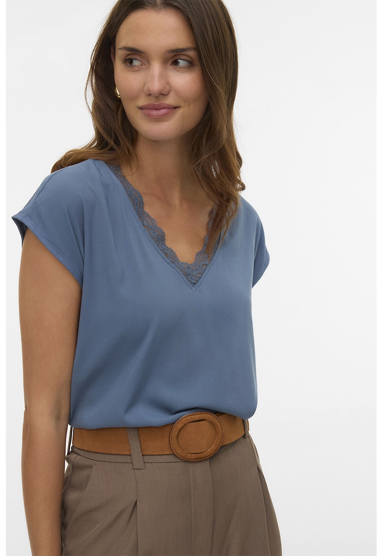 Bluza lejera cu maneci scurte si decolteu in V