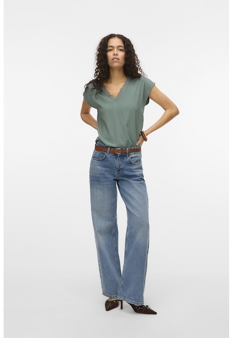 Bluza lejera cu maneci scurte si decolteu in V