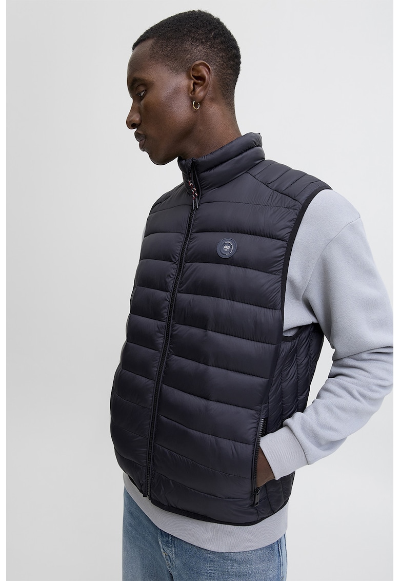 Vesta slim-fit matlasata cu buzunare cu fermoar