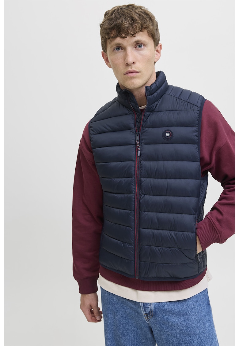 Vesta slim-fit matlasata cu buzunare cu fermoar