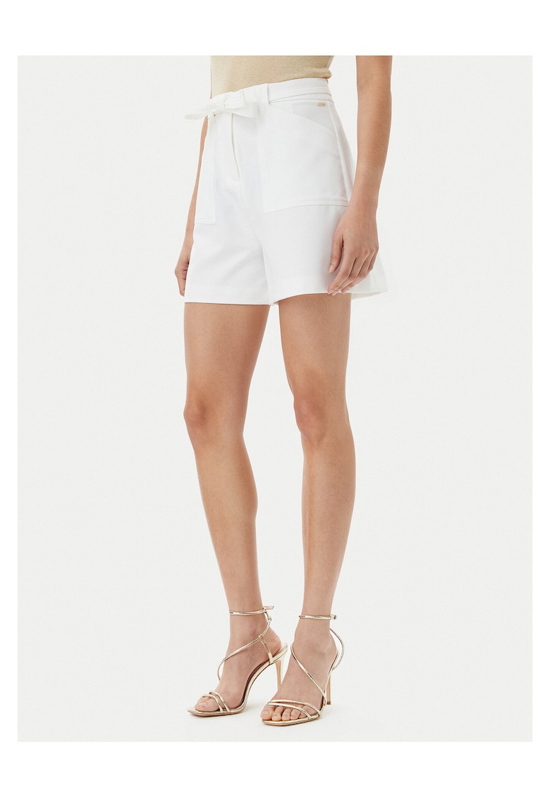 Pantaloni scurti dama alb -