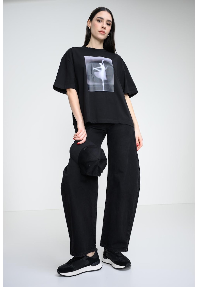 Tricou lejer cu maneci cazute si imprimeu - Negru