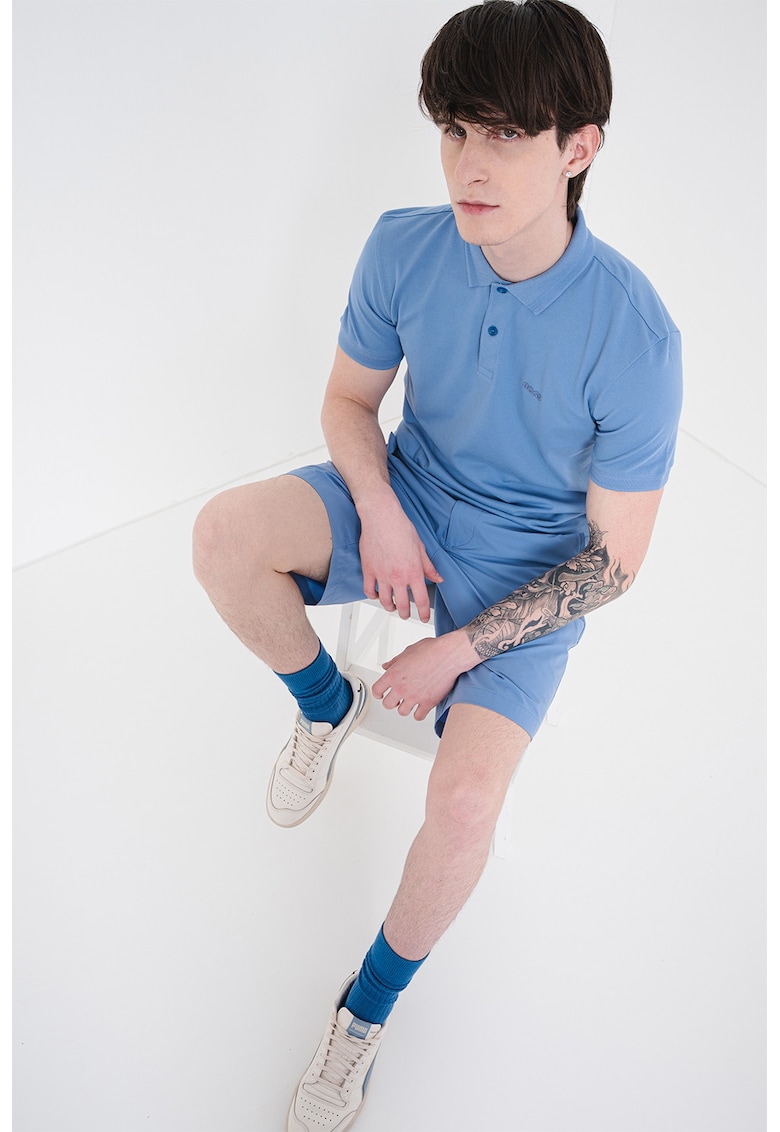 Tricou polo slim fit cu logo grafic - Albastru deschis