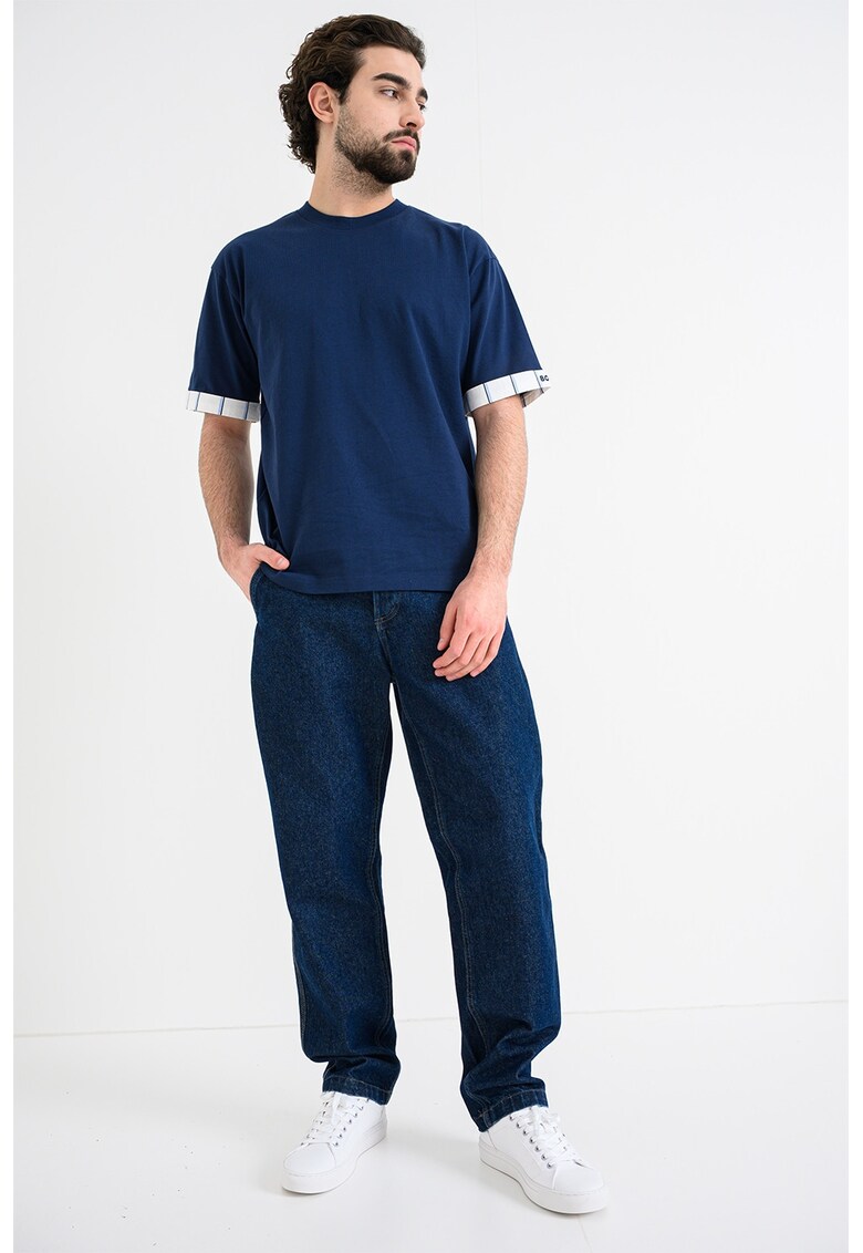 Tricou regular fit cu decolteu la baza gatului Danoto - Alb/Albastru ultramarin