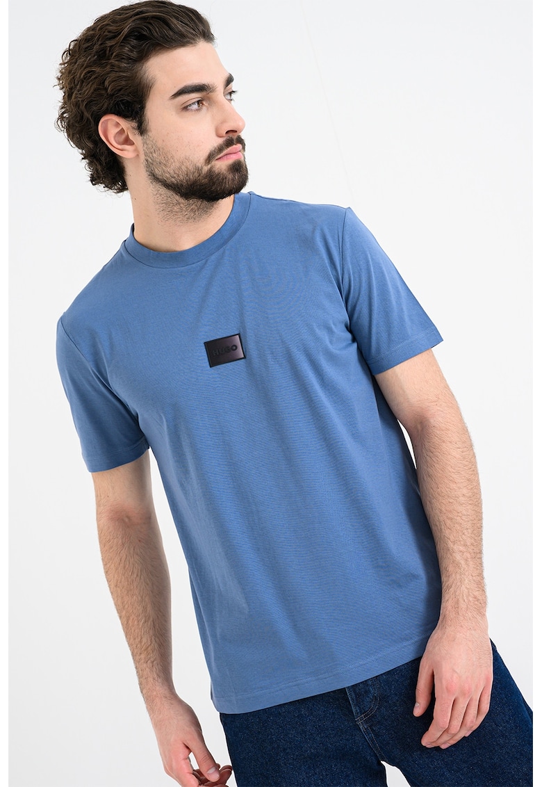 Tricou slim fit cu decolteu la baza gatului Danotie - Albastru prafuit