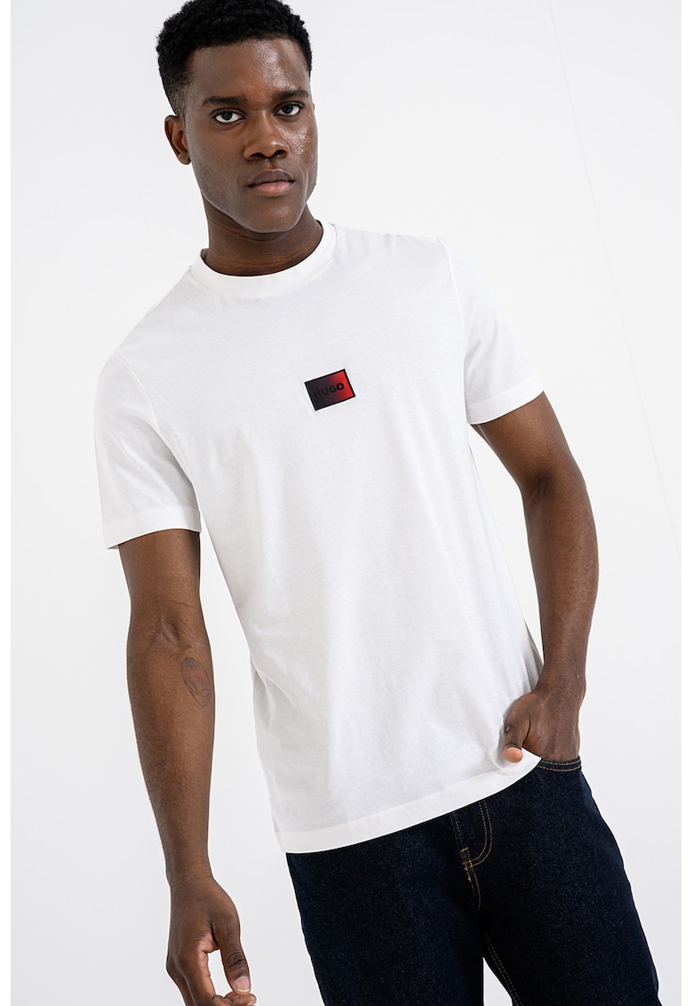 Tricou slim fit cu decolteu la baza gatului Danotie - Alb/Negru/Rosu inchis